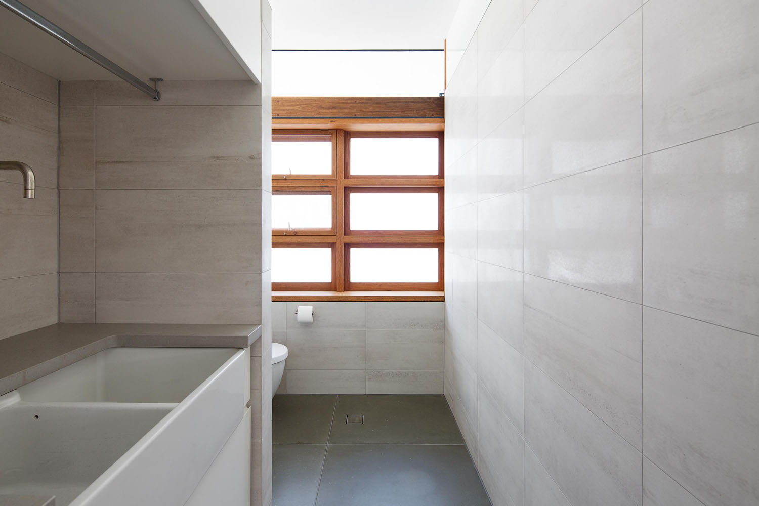 contemporary builders - clareville beach house