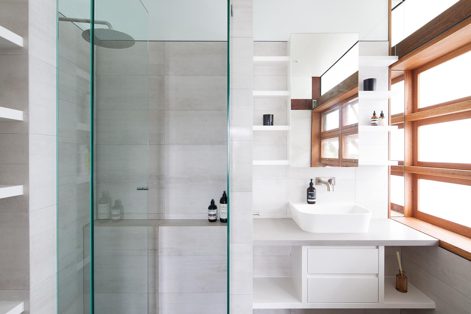 contemporary builders - clareville beach house