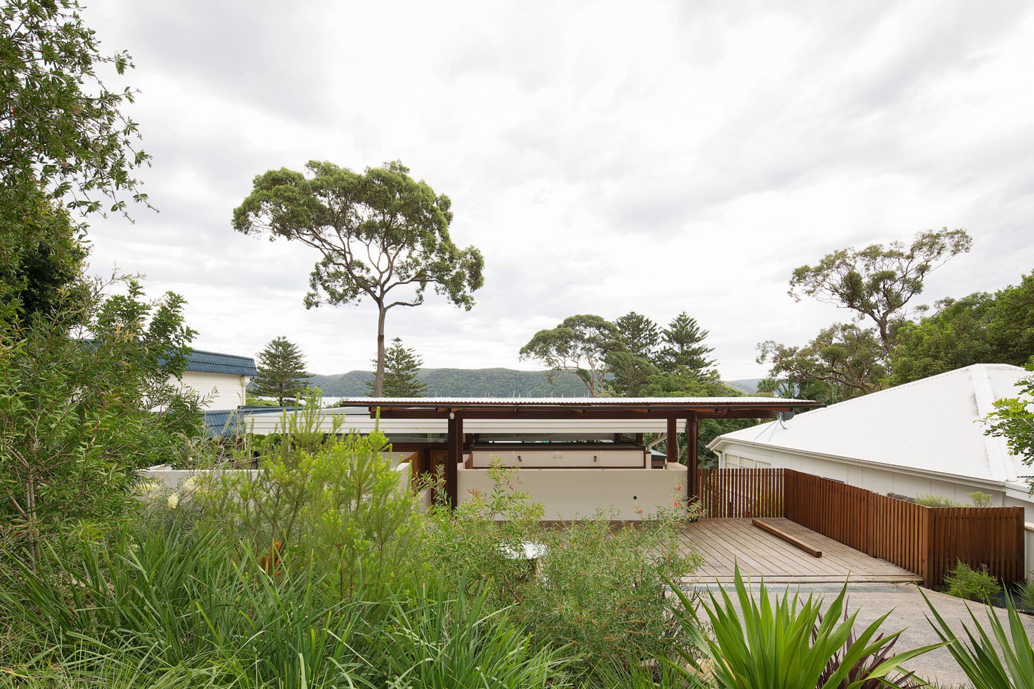 contemporary builders - clareville beach house